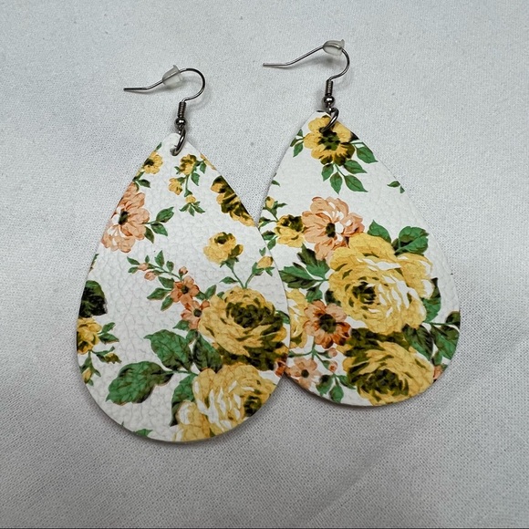 Plunder Jewelry - LIKE NEW PLUNDER Leather Floral Teardrop Earings